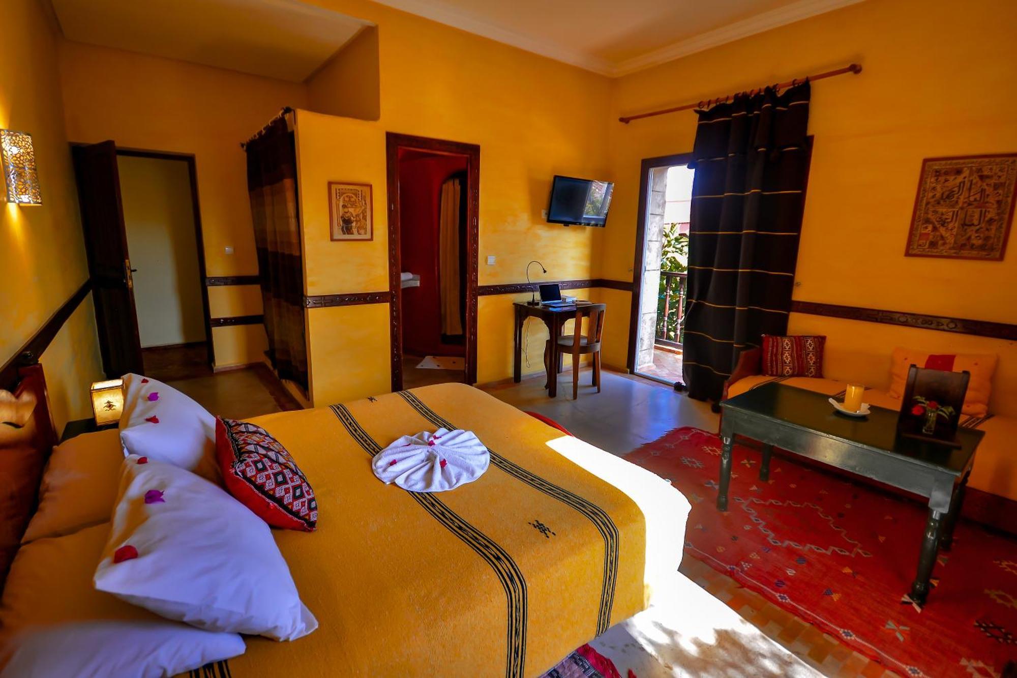 Zahra Hotel